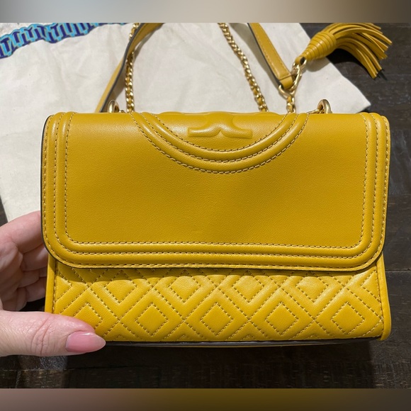 Tory Burch Daylily Convertible Fleming Quilt Crossbody Bag Purse in Golden Crest - Picture 3 of 12